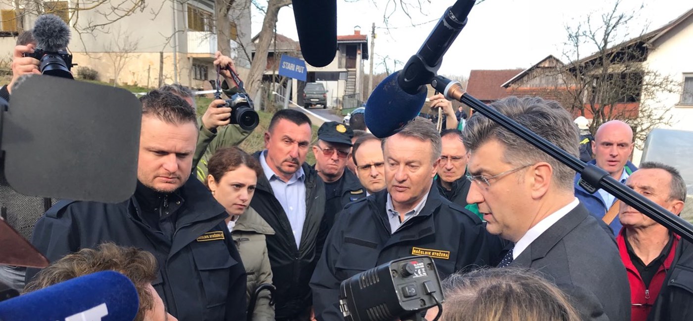 Predsjednik Vlade u Hrvatskoj Kostajnici: Osigurat ćemo smještaj ljudima i pomoći u rekonstrukciji njihovih kuća 